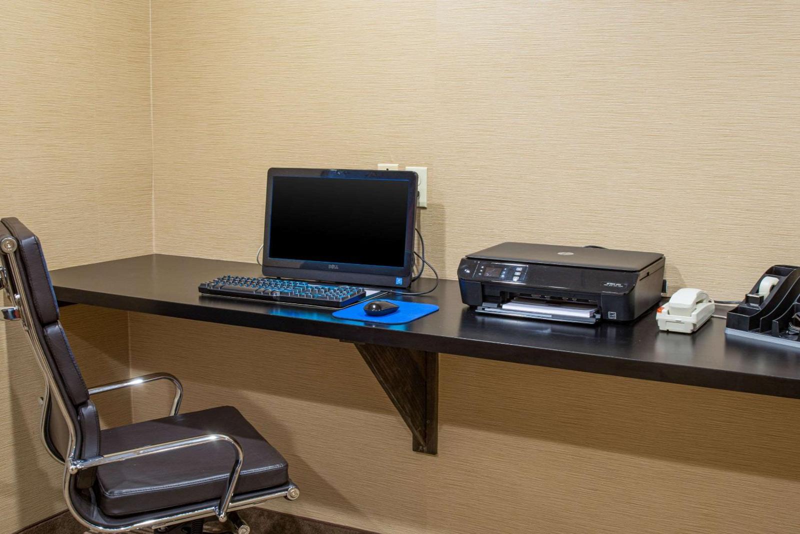 Comfort Inn Naugatuck-Shelton, CT banner image